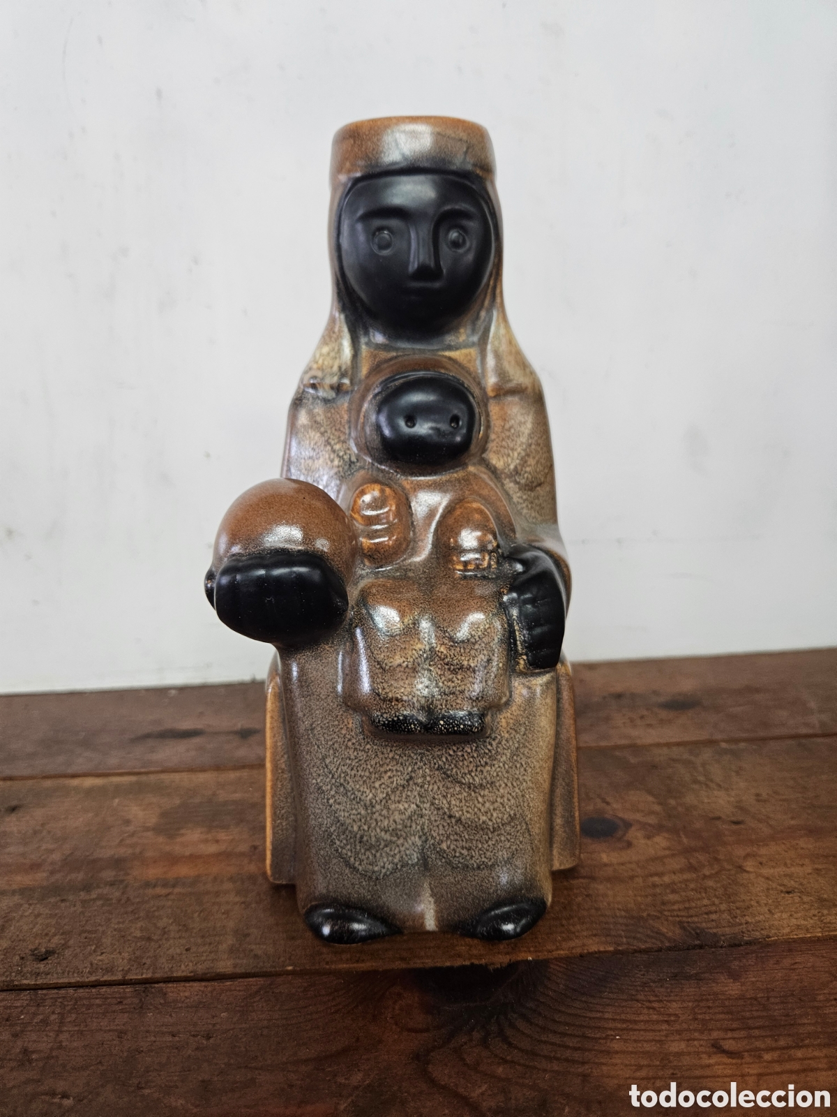 Arte: Figura Virgen de Montserrat