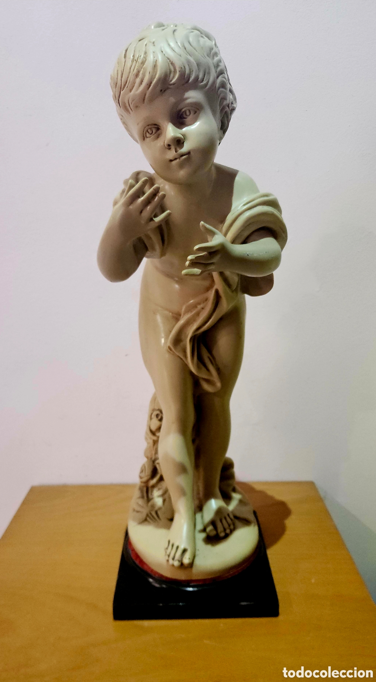 Arte: Figura vintage el ni&ntilde;o del p&aacute;jaro neocl&aacute;sico