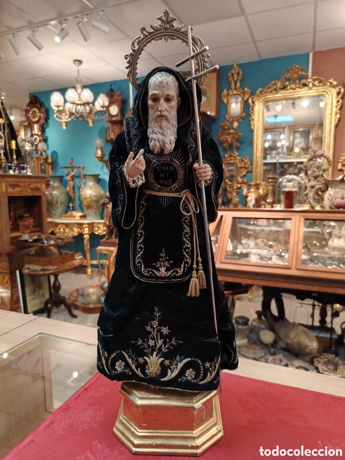 Arte: Antiguo San Francisco de Paula tallado en madera. Escuela valenciana. S.XIX ojos de cristal Vestimen