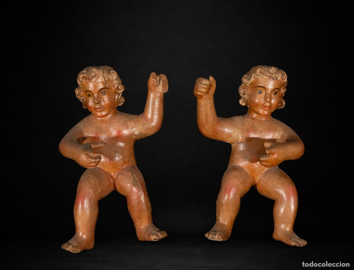 Arte: Pareja de angelotes barrocos en madera policromada, siglo XVII, 40 cm