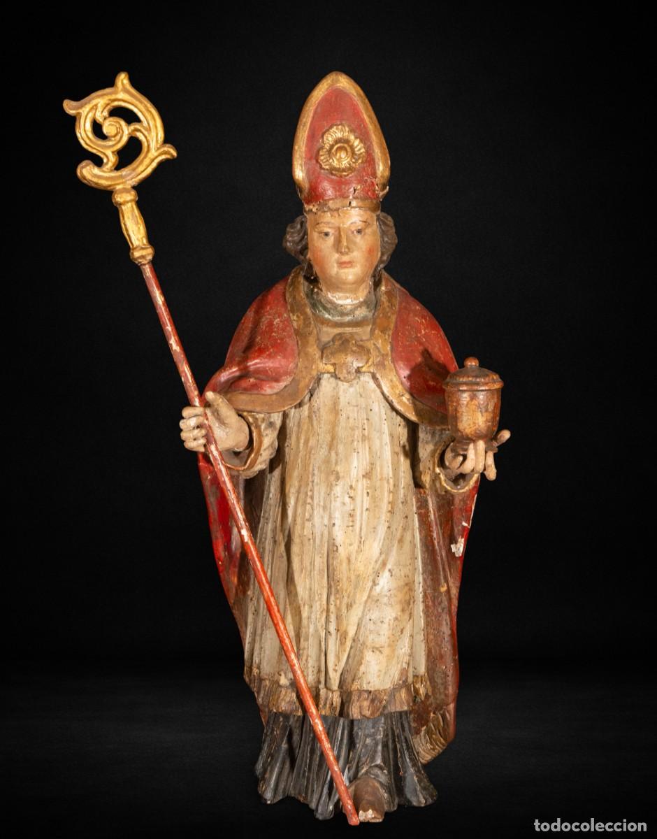 Arte: Santo Obispo barroco en madera tallada y policromada, siglo XVIII, 75 cm