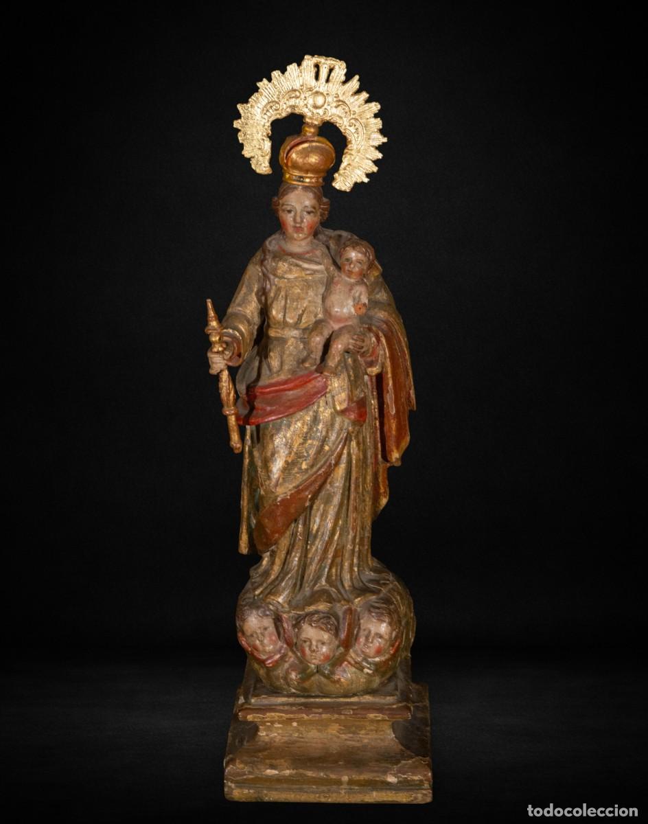 Arte: Virgen con Ni&ntilde;o barroca en madera policromada y dorada, siglo XVII, 49 cm