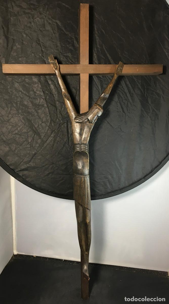 Arte: Gran crucifijo africano en madera. Tallado a mano. Ujamaa. 60s
