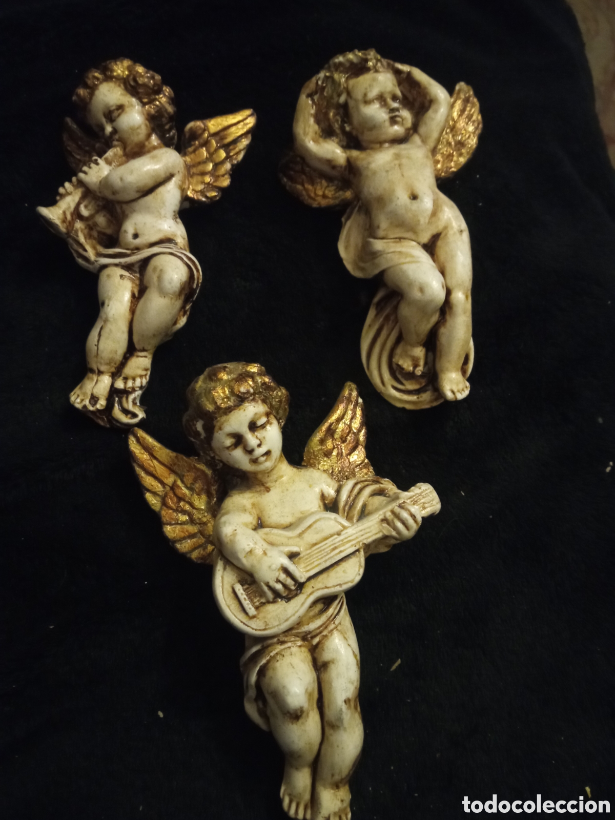 Arte: Tres Antiguos Querubines de estuco policromado, miden 13cm de altura