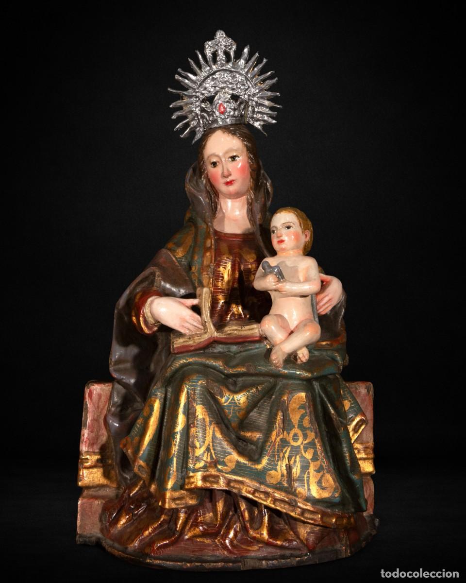 Arte: Virgen con Ni&ntilde;o de Arte Mart&iacute;nez en madera policromada y dorada