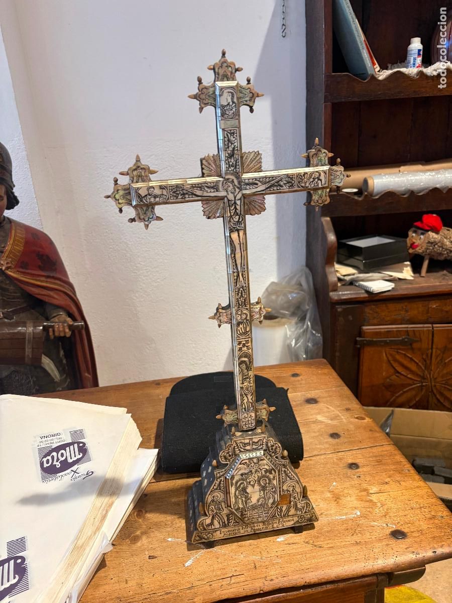 Arte: Antigua e Importante cruz de Jerusal&eacute;n con manuscrito en la parte inferior