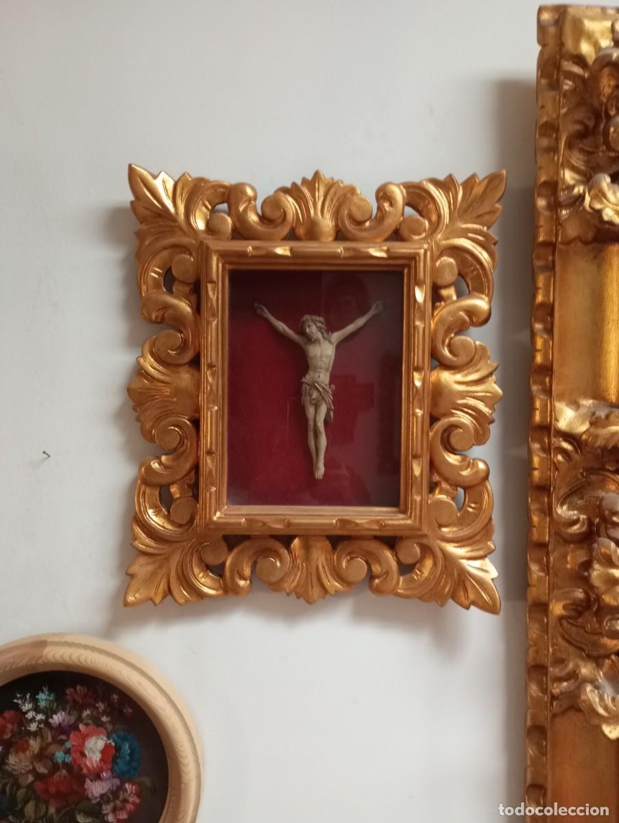 Arte: Marco vitrina con imagen de Cristo