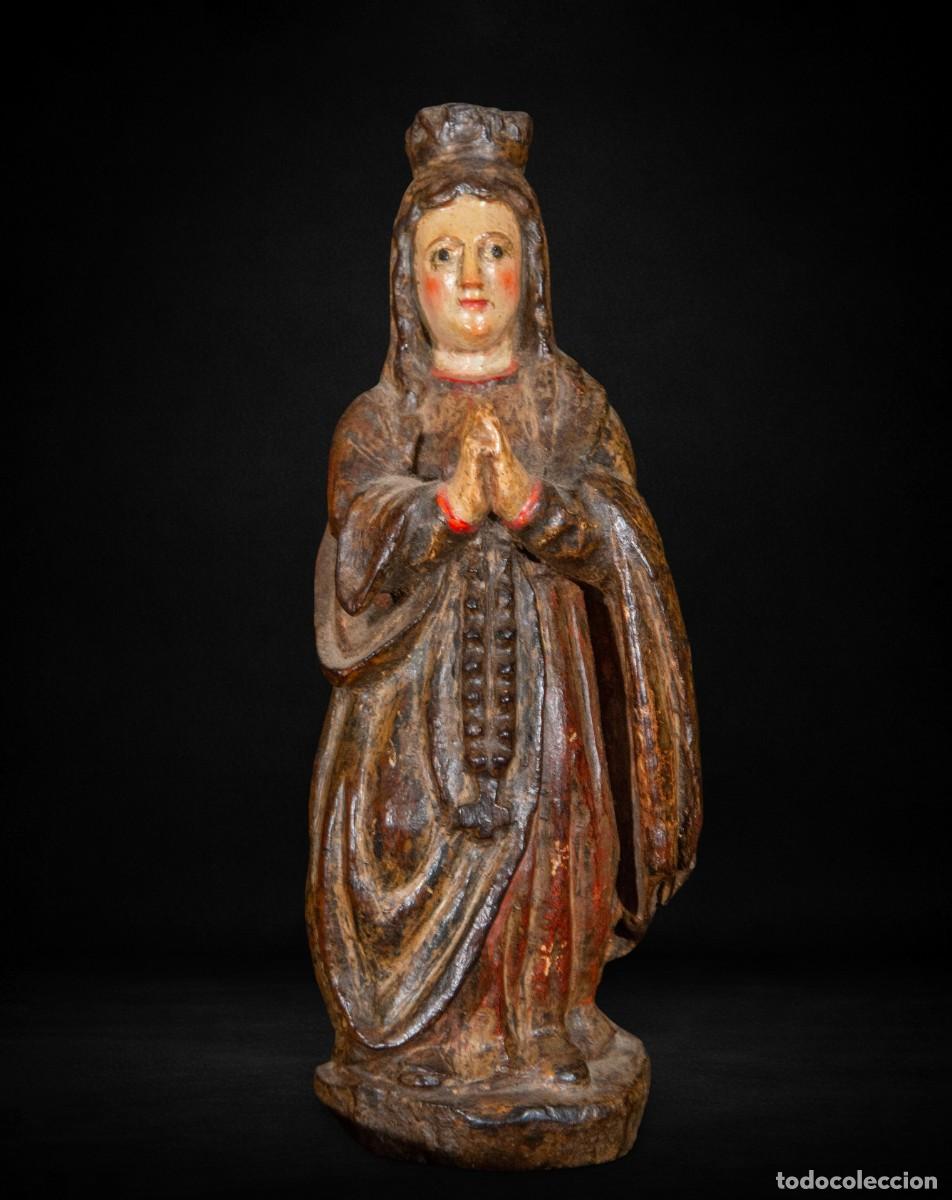 Art: Virgen orante en madera tallada y policromada, siglo XVII