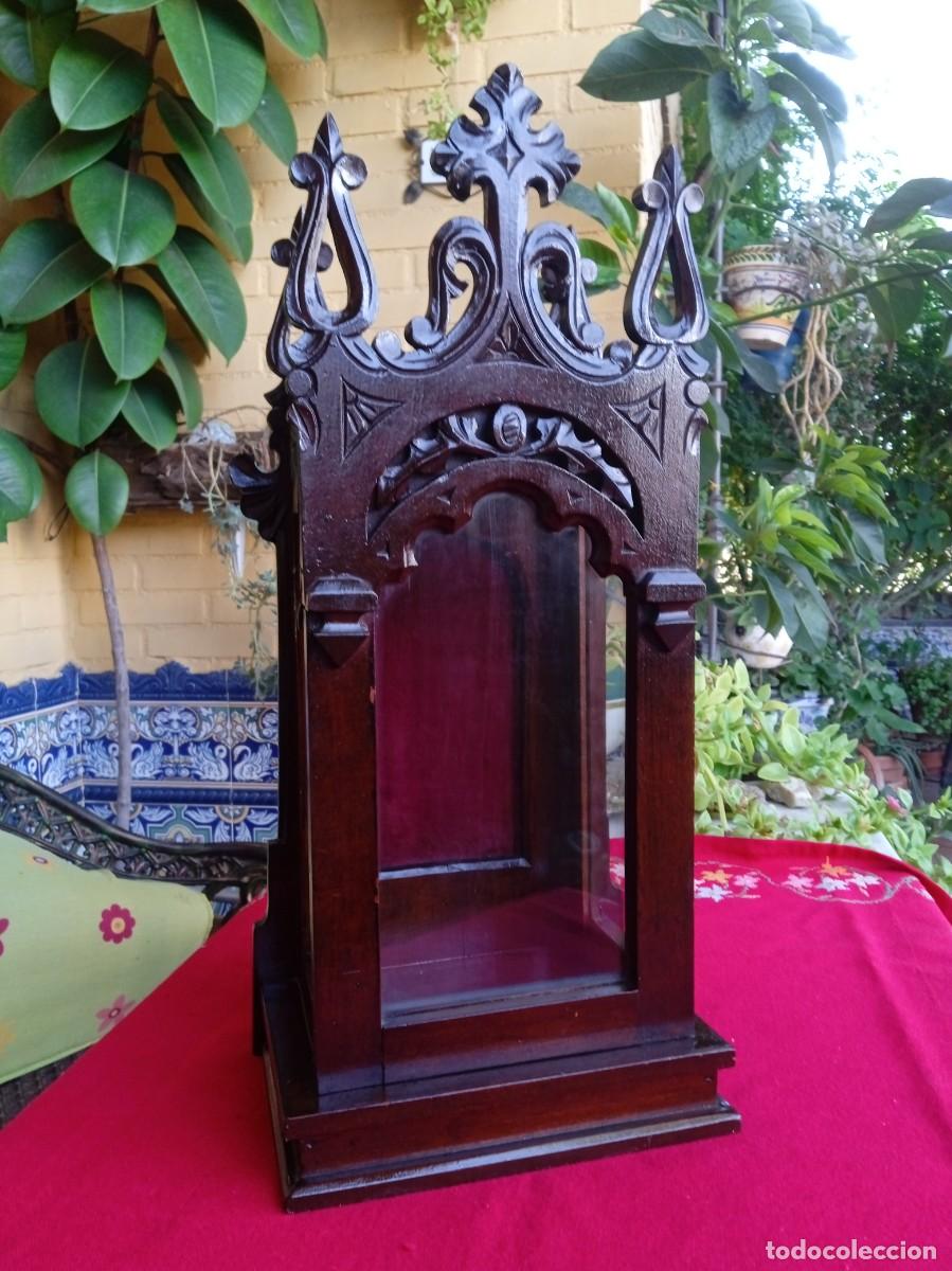 Arte: Capilla hornacina antigua de madera para figura religiosa
