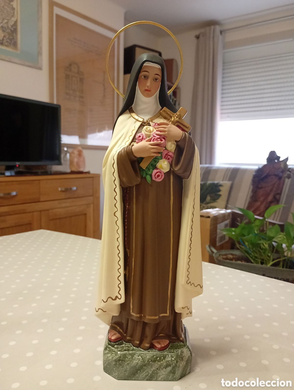 Arte: Santa Teresa de Jes&uacute;s, sello ilegible. Dimosa. Olot, Garrotxa, Girona. 36cm. Estuco. Ojos cristal