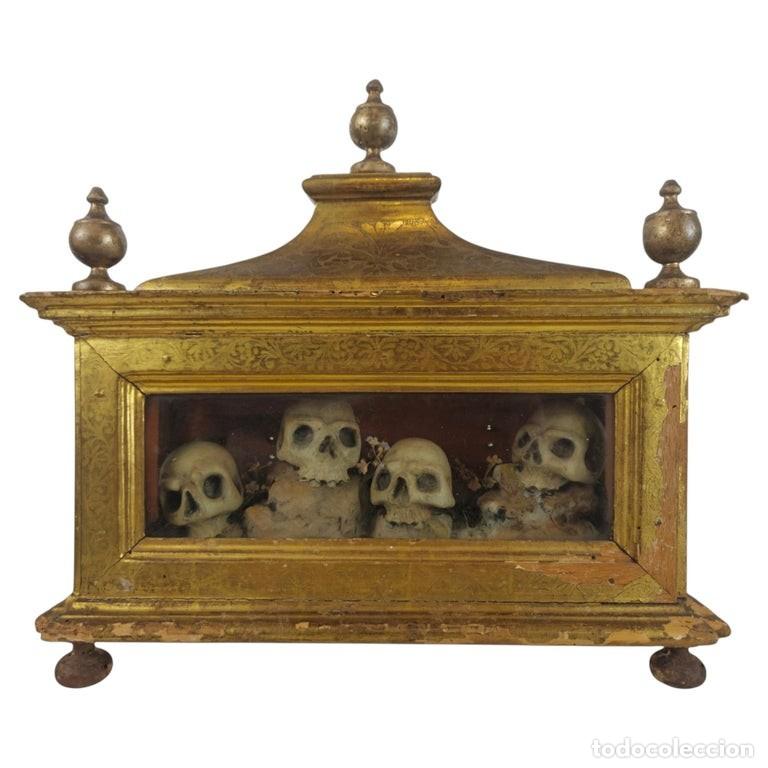 Art: Raro memento mori barroco en relicario dorado
