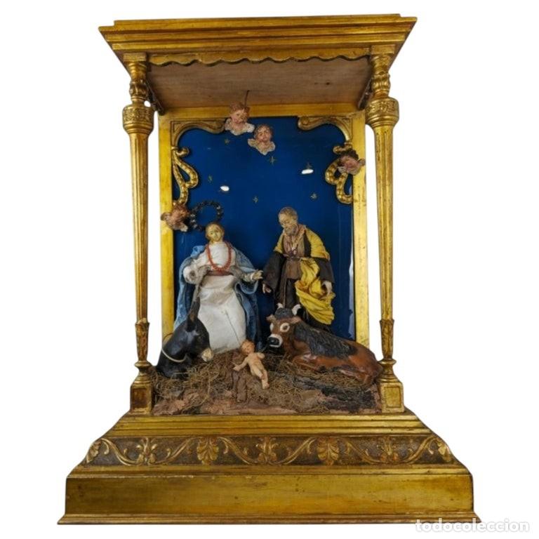 Arte: Nacimiento italiano en relicario de madera dorada, hacia 1900