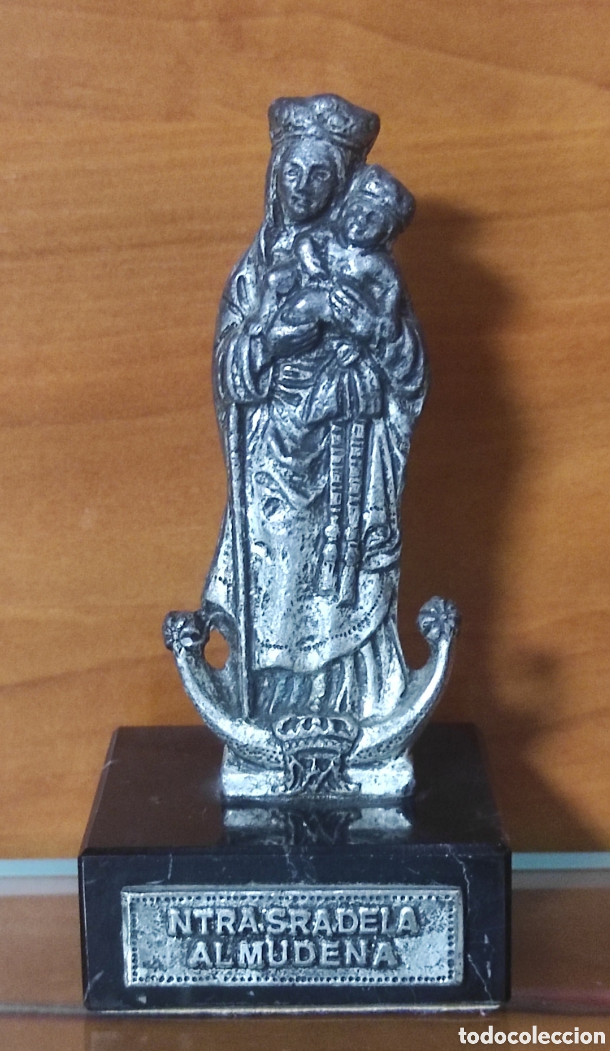Arte: IMAGEN DE LA VIRGEN DE LA ALMUDENA - 10 cm.