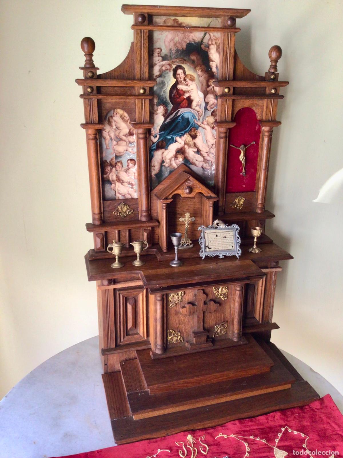 Arte: ANTIGUO RETABLO - CAPILLA NEOCLASICA , EN MADERA TALLADA , CON TODAS LOS ARTICULOS DE LITURGIA