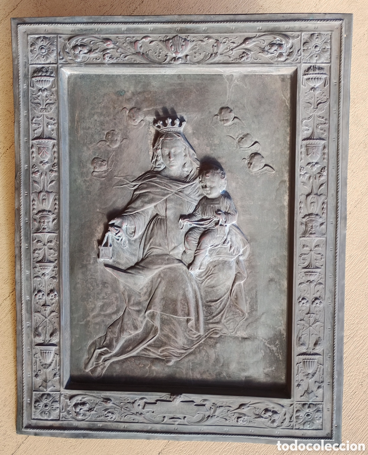 Arte: Placa Religiosa de Metal en Relieve de la Virgen del Carmen con el Ni&ntilde;o Jes&uacute;s