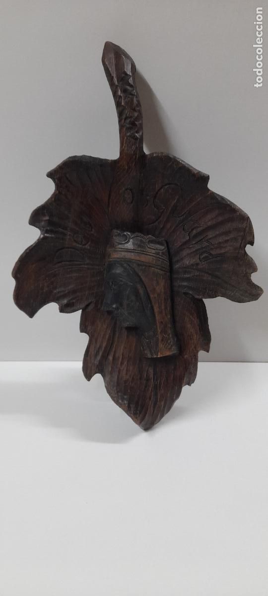 Arte: ANTIGUA TALLA EN MADERA DE LA VIRGEN SOBRE UNA HOJA - DEU VOS GUARD . MEDIDA DE ALTURA 41 CM