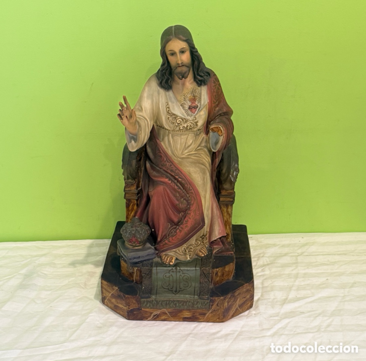 Arte: Sagrado Coraz&oacute;n de Jes&uacute;s entronizado &ndash; Escultura policromada a mano &ndash; A&ntilde;os 40&ndash;50