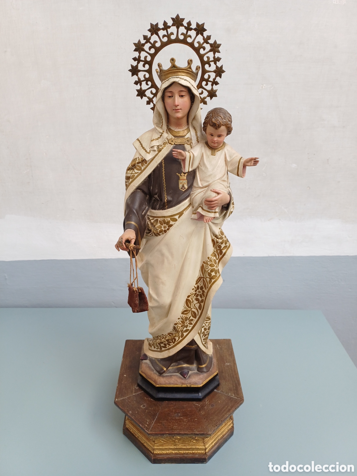 Arte: Talla Virgen del Carmen con ni&ntilde;o. Sello Olot