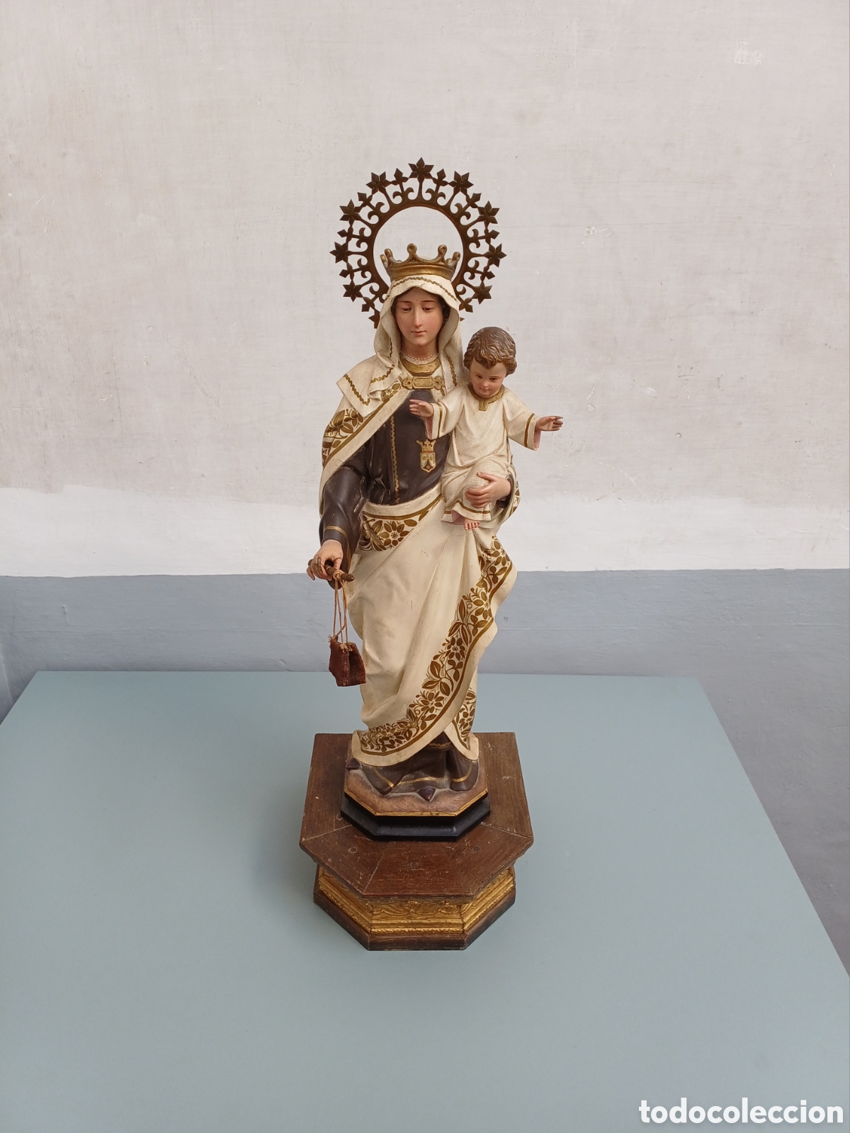 Arte: Talla Virgen del Carmen con ni&ntilde;o. Sello Olot