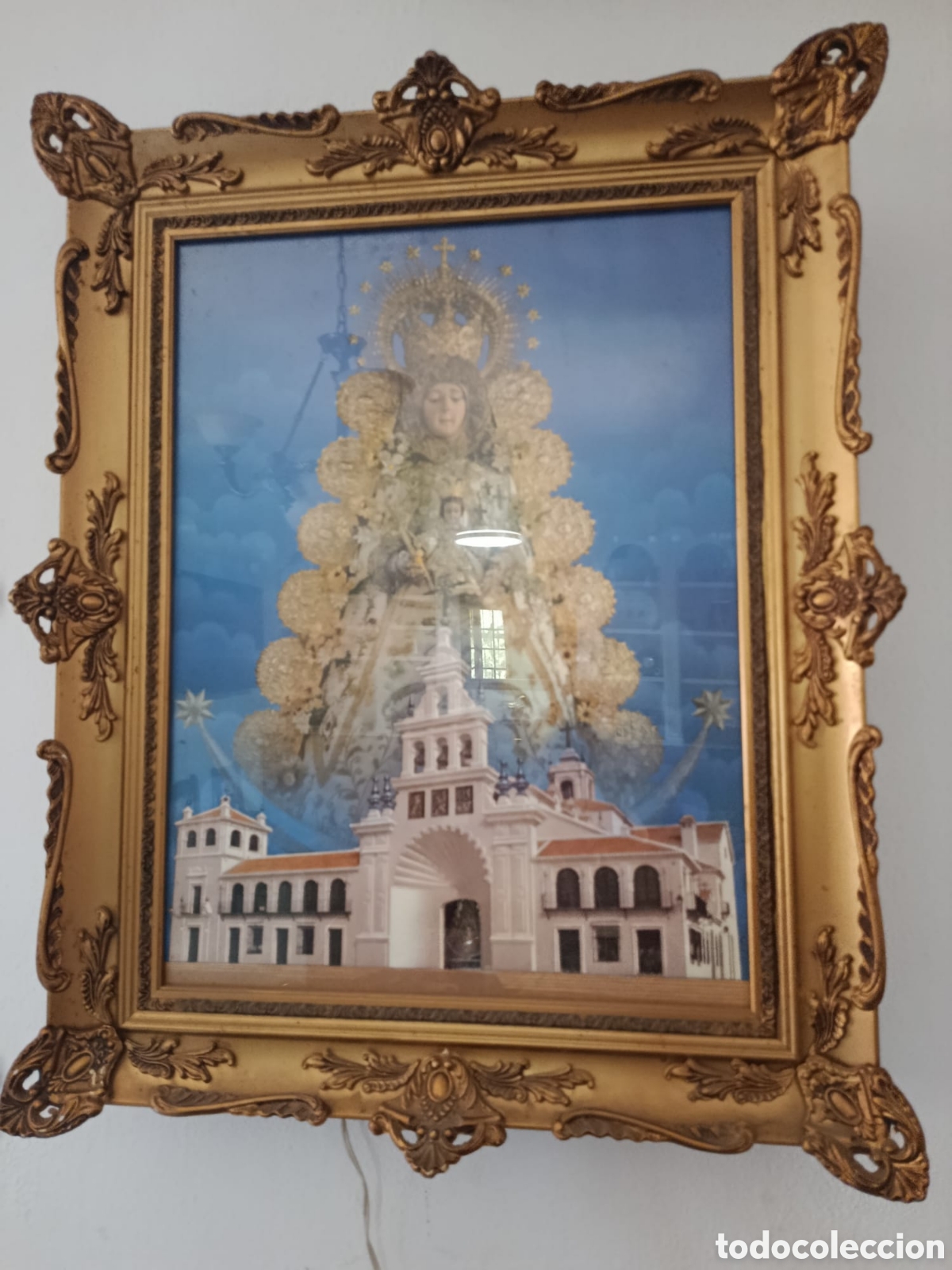 Arte: Cuadro antiguo hecho a mano de la Virgen del Rocio con iluminaci&oacute;n