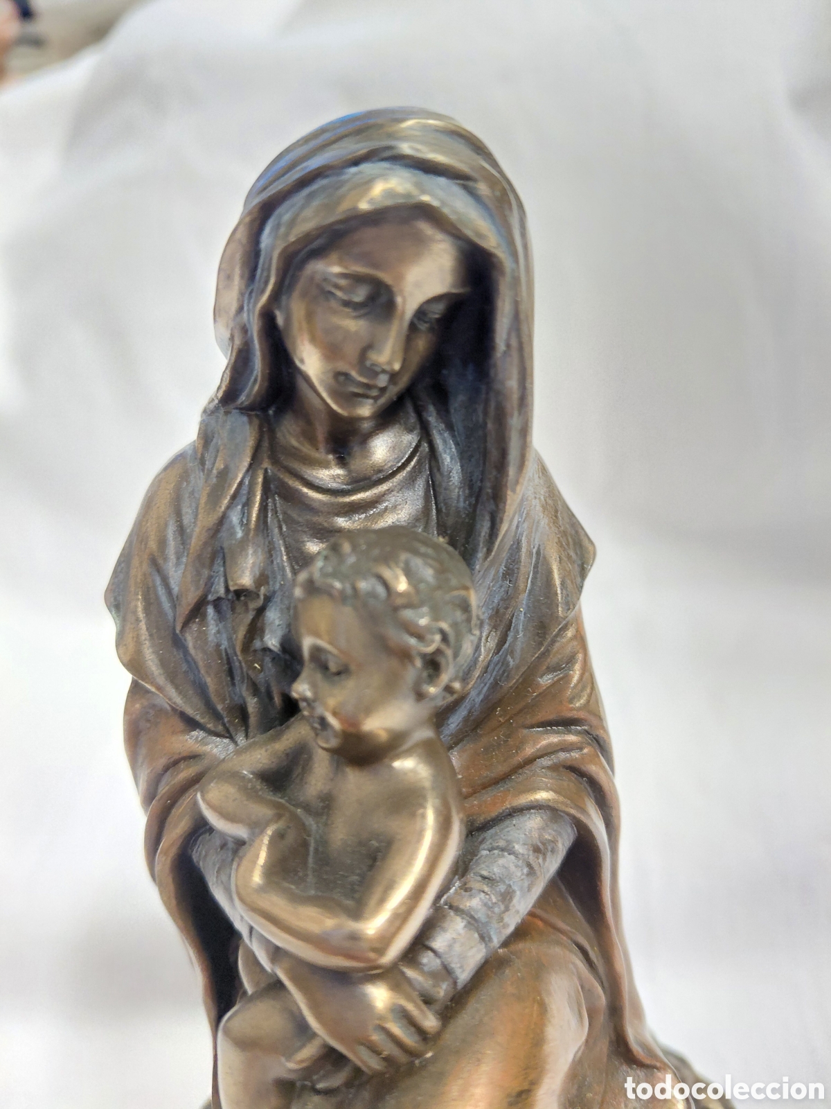 Arte: BONITA VIRGEN CON NI&Ntilde;O RESINA CON ACABADO EN BRONCE DE LA CASA FRANCESA VERONESE