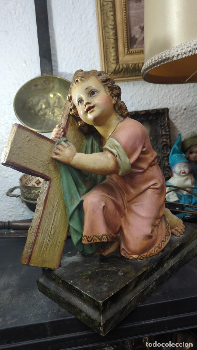 Arte: Ni&ntilde;o jesus abrazando la cruz