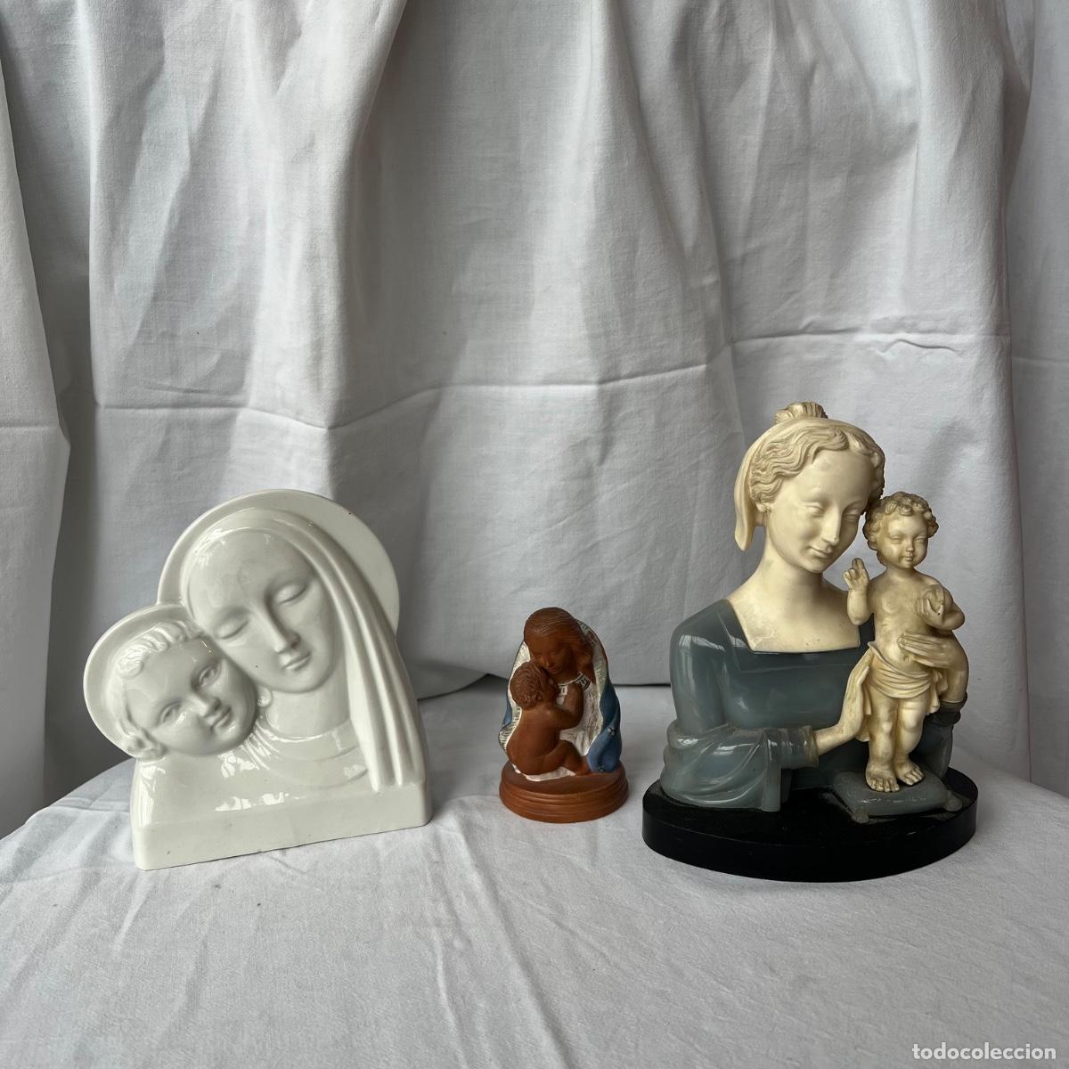 Arte: Lote 3 Esculturas Virgen y el Ni&ntilde;o. Alabastro/Resina Bicolor, Cer&aacute;mica Esmaltada y Barro. s. XX