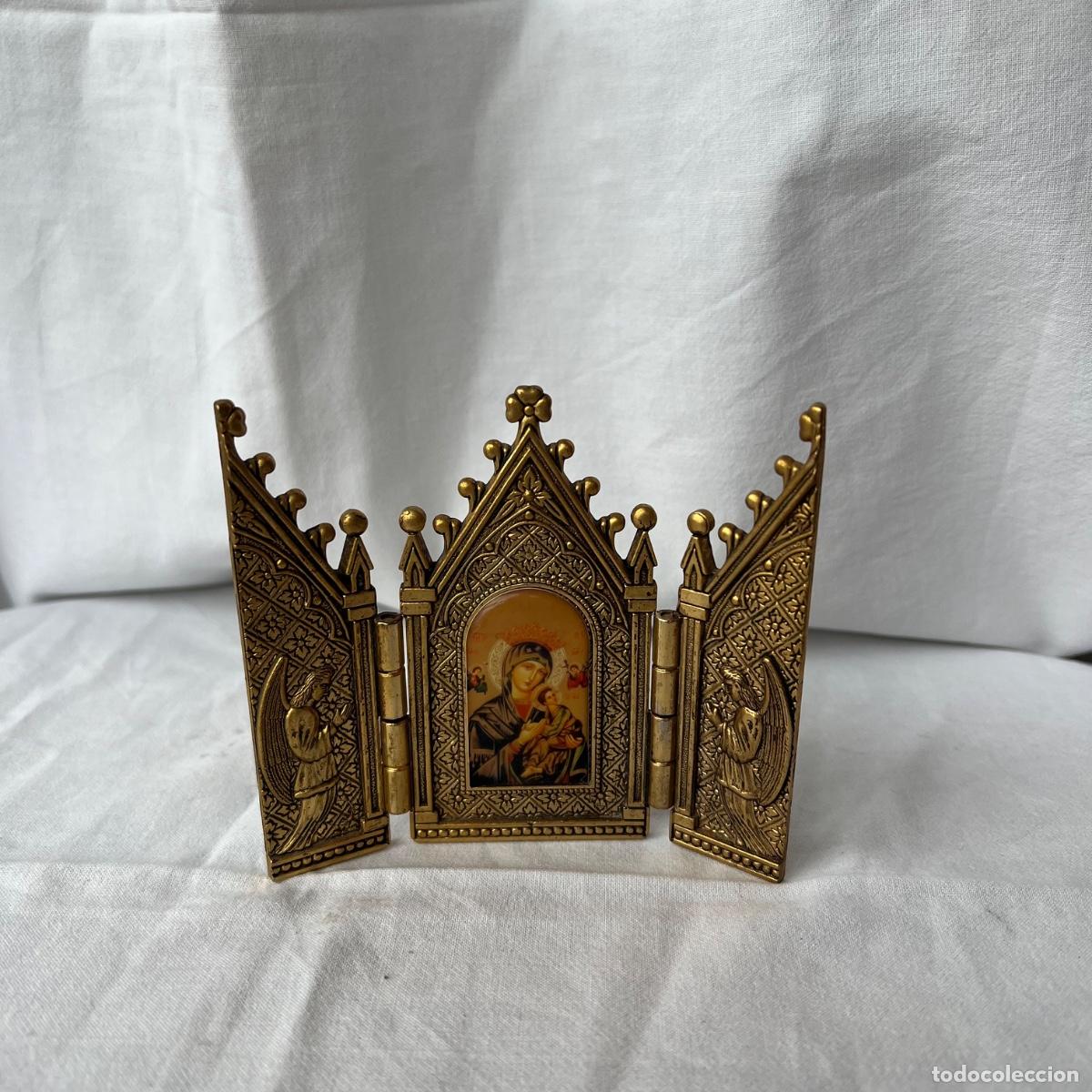 Arte: Peque&ntilde;o Tr&iacute;ptico / Retablo de Viaje en Lat&oacute;n Dorado. Arquitectura Neog&oacute;tica e Icono Bizantino. 50s