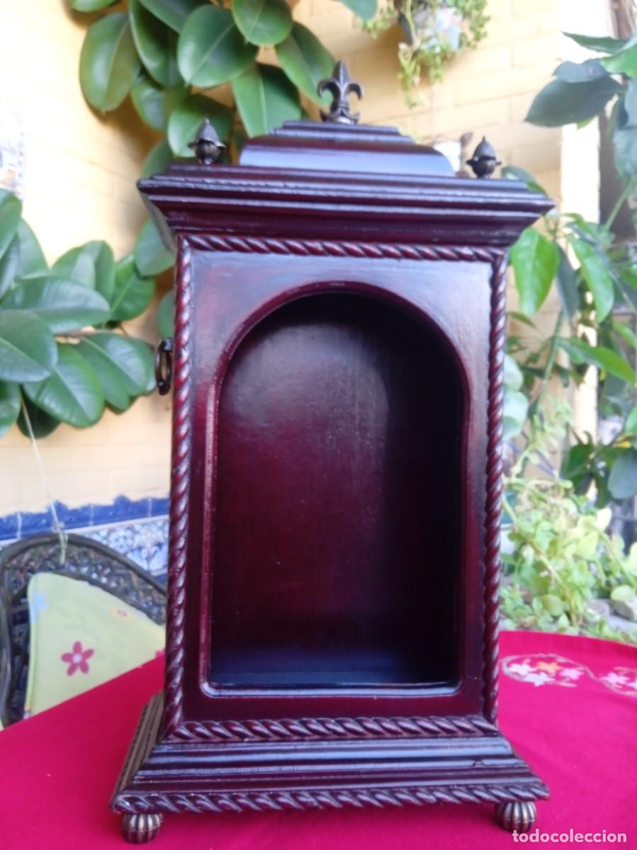 Arte: Capilla hornacina antigua de madera para figura religiosa