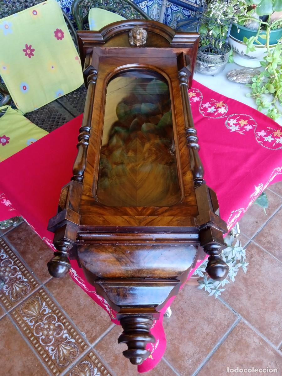 Arte: Capilla hornacina antigua de madera para figura religiosa