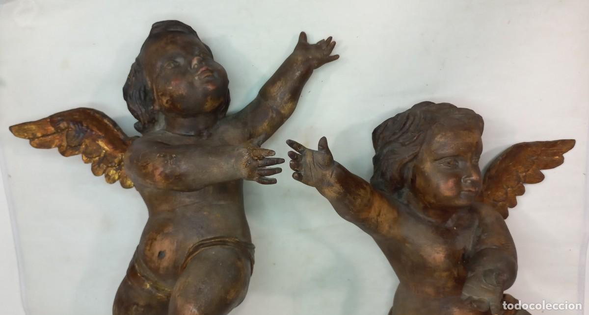 Arte: PAREJA DE ANTIGUAS ESCULTURAS DE ANGELES, QUERUBINES PUTTI TALLADOS EN MADERA CON ESTETICA BARROCA