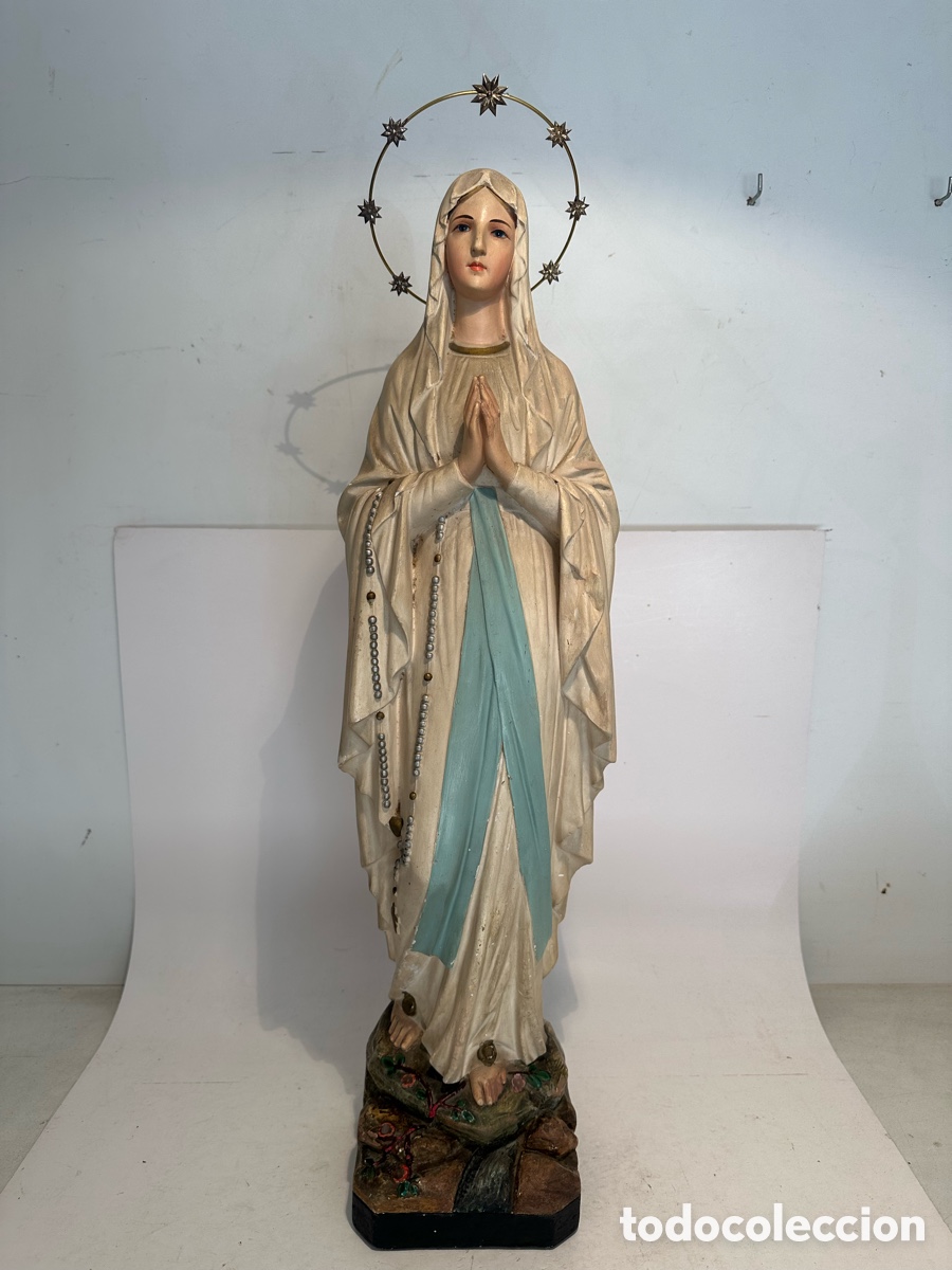 Arte: ANTIGUA IMAGEN VIRGEN DE LOURDES DE ESTUCO Y OJOS DE CRISTAL HECHA EN FRANCIA Y FIRMADA. 63CM