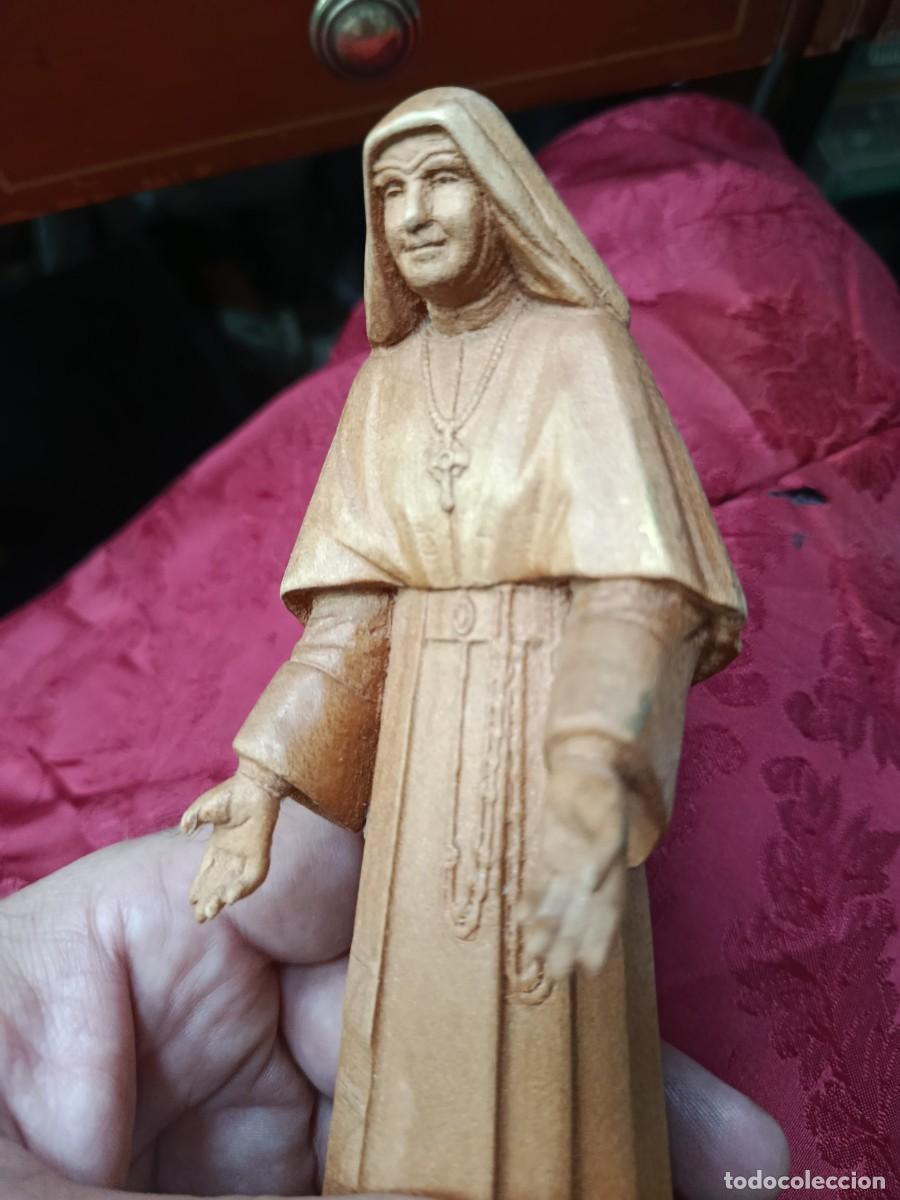 Arte: Escultura en madera de monja. - Foto 2