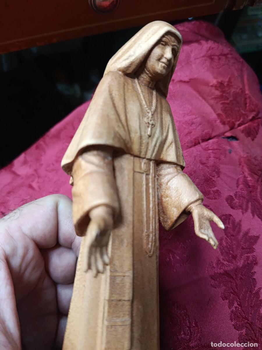 Arte: Escultura en madera de monja. - Foto 3