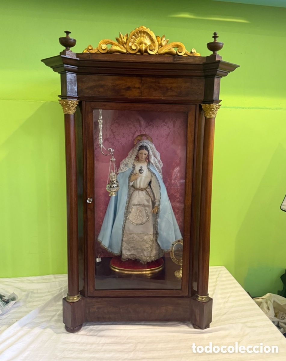 Arte: Magn&iacute;fica Virgen Capipota de Madera Policromada con Oro 18K y Coral. Gran Capilla Original.