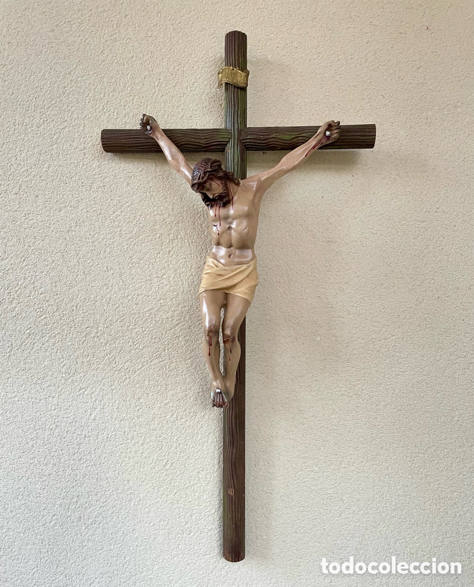 Arte: Cristo de escayola tipo olot.