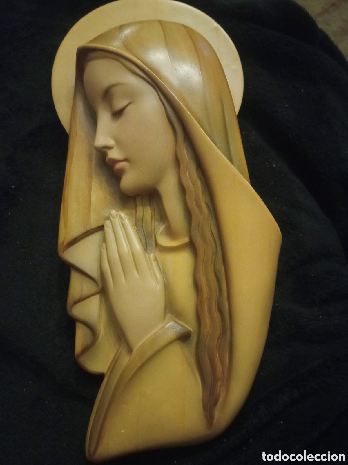 Arte: Preciosa Virgen Ni&ntilde;a, imagen de pared, de 31,5cm de altura, Vintage, Firmada de estuco policromado