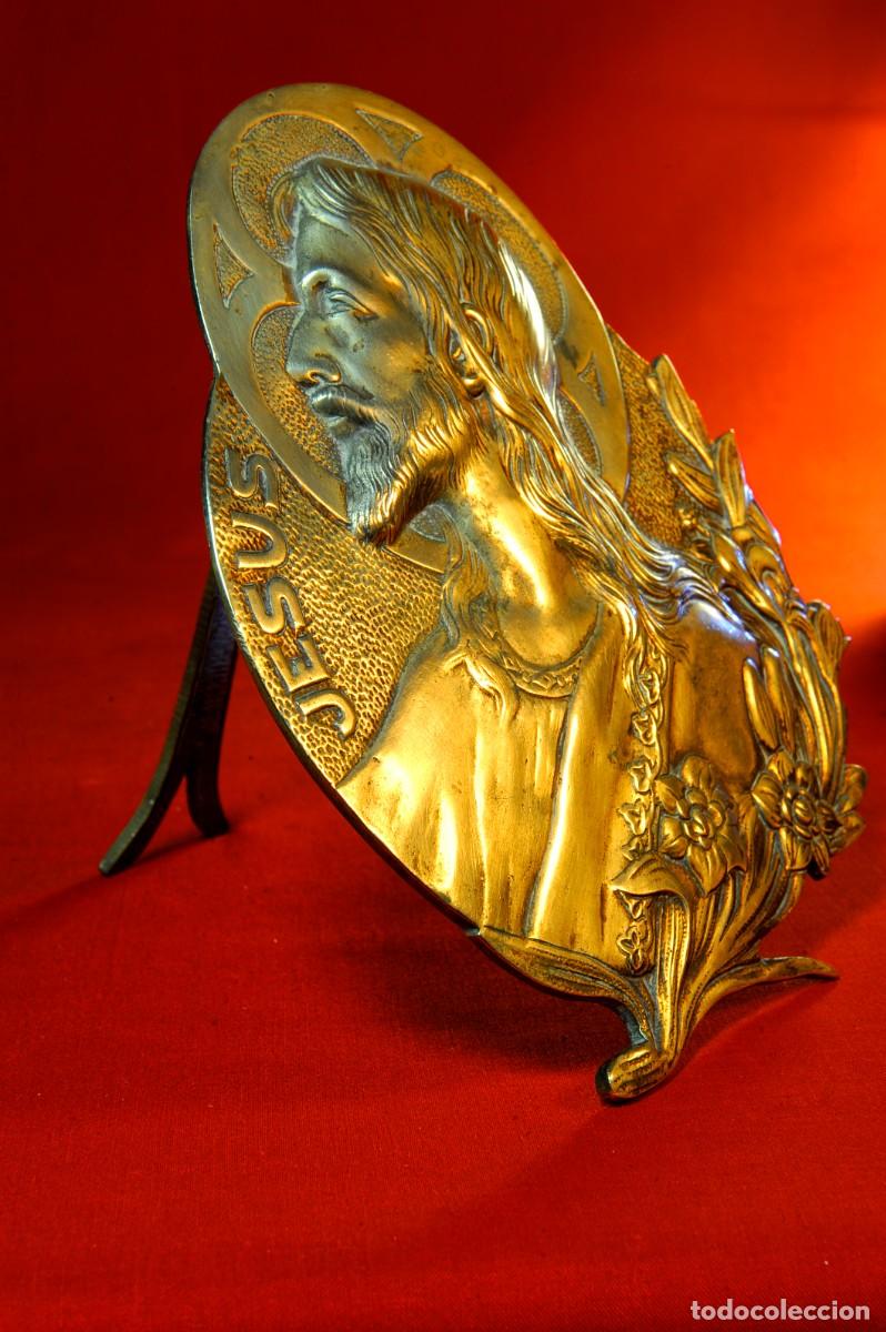 Arte: Antiguo Relieve devocional de Jes&uacute;s en Lat&oacute;n macizo Modernismo Franc&eacute;s c.1900-1920