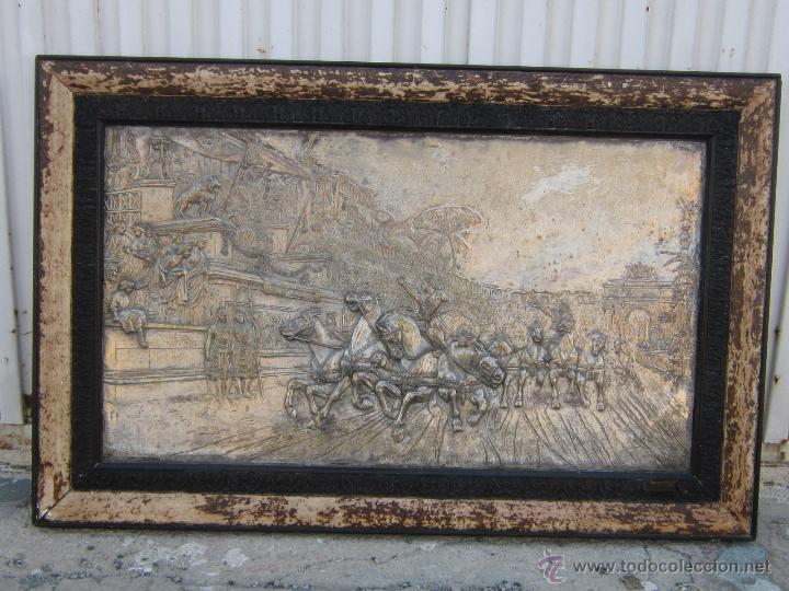 Arte: CUADRIGA EN RELIEVE DE COBRE PLATEADO - Foto 1