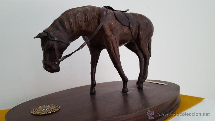 Arte: Caballo realizado en cuero. - Foto 3