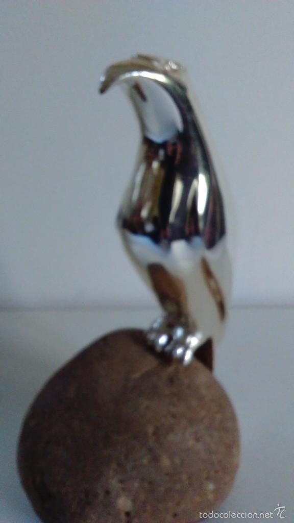 Arte: &Aacute;guila sobre una piedra - Foto 1
