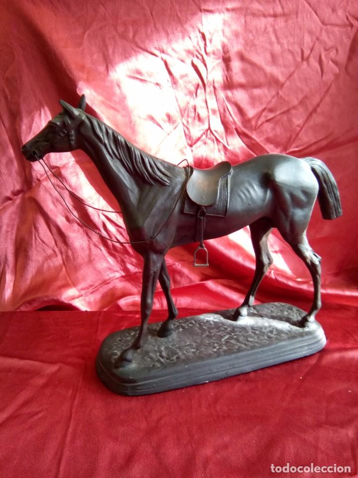 Arte: Figura de caballo en metal. - Foto 1