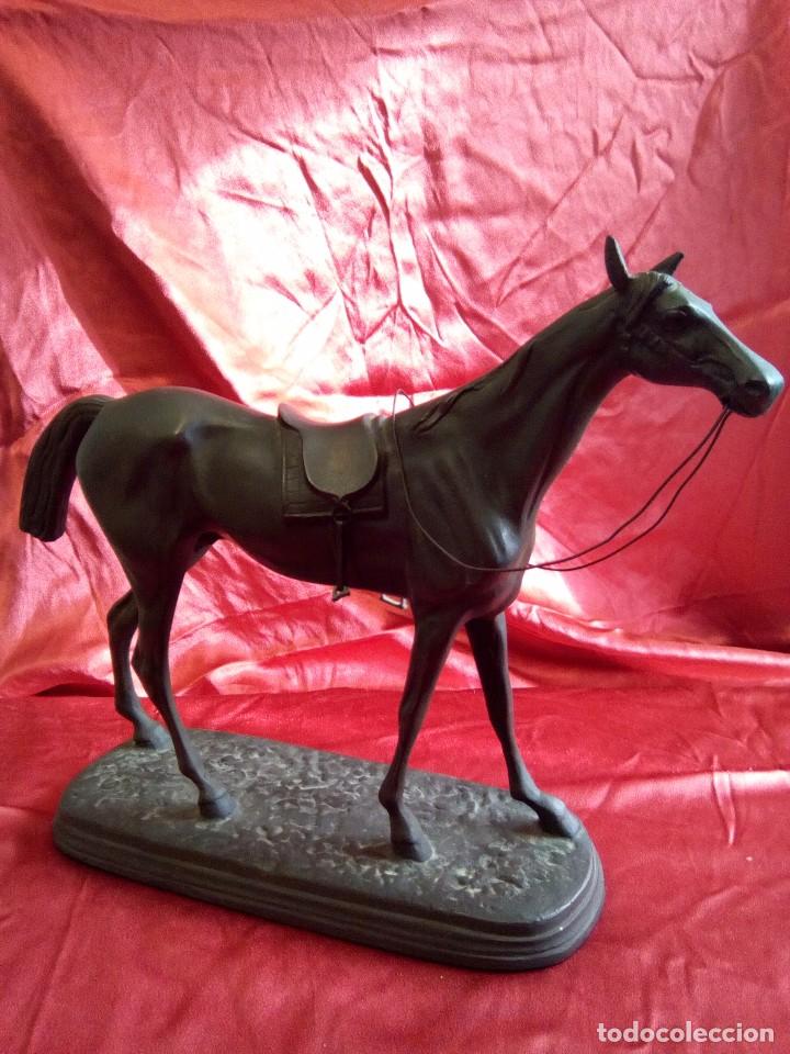 Arte: Figura de caballo en metal. - Foto 2