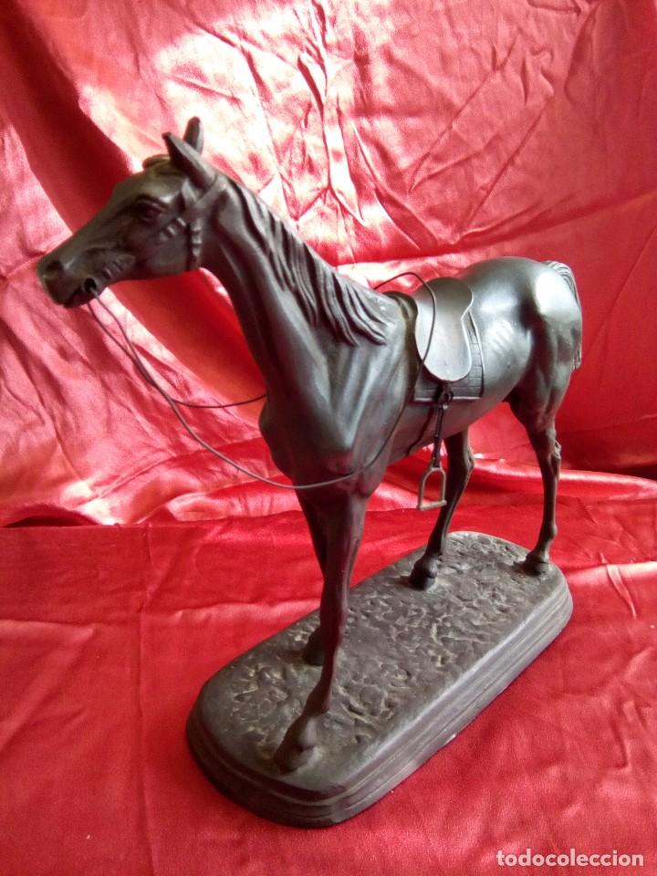 Arte: Figura de caballo en metal. - Foto 4