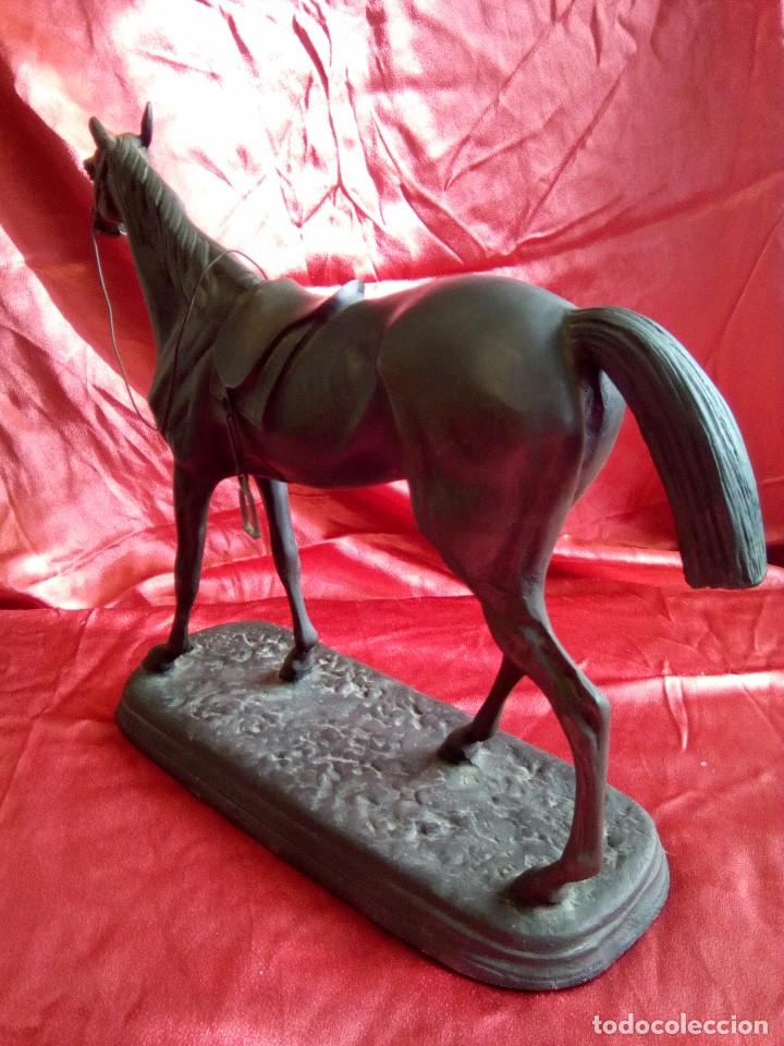 Arte: Figura de caballo en metal. - Foto 5