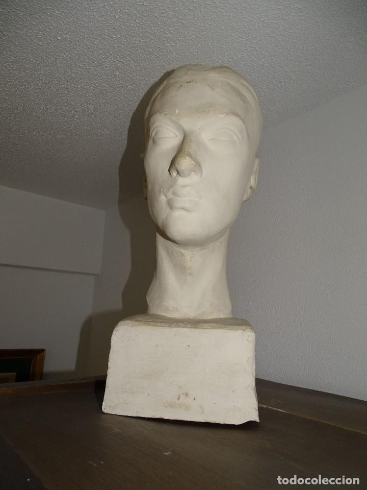 Arte: Julia Minguillon . Busto. Modelado original en escayola - Foto 1
