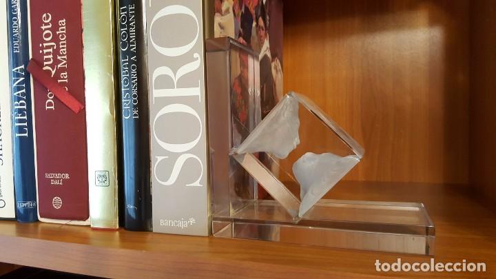 Arte: Delicado sujeta libros de vidrio - Foto 9