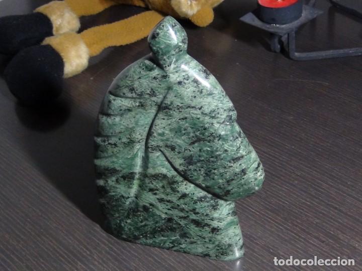 Arte: Pieza art&iacute;stica aparentemente en marmol verde - Foto 1