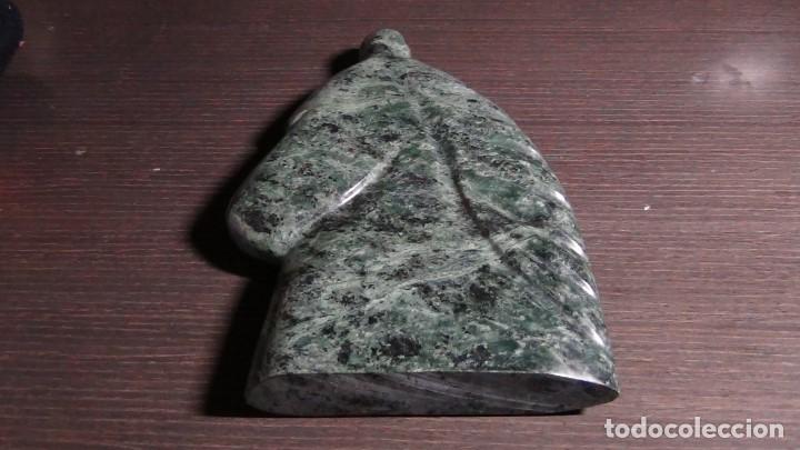 Arte: Pieza art&iacute;stica aparentemente en marmol verde - Foto 2