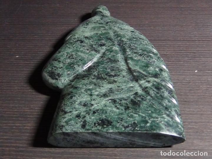 Arte: Pieza art&iacute;stica aparentemente en marmol verde - Foto 3